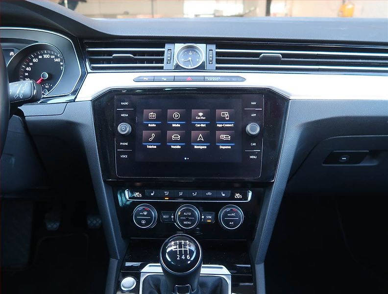 Volkswagen Passat (2019) 2.0 TDI, Kůže, Navi, Tempomat - fotka 12 z 19