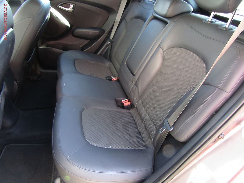 Hyundai ix35 (2011) 1.6 GDi, ČR, AC, tažné - fotka 10 z 17