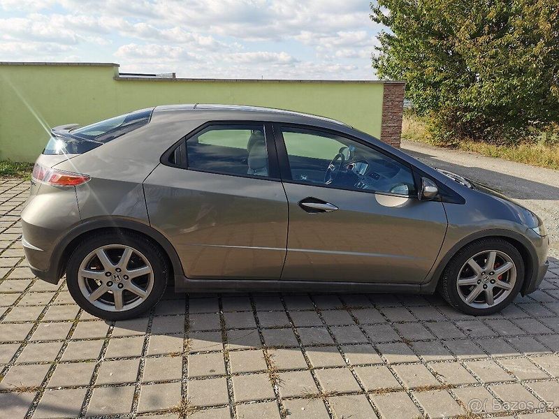 Honda Civic (2006) Nejvyšší výbava Executive  - fotka 7 z 17