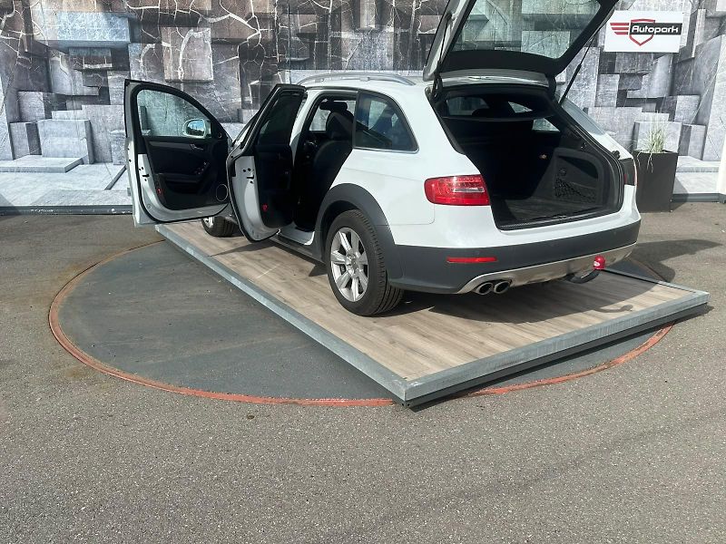 Audi A4 Allroad (2012) 2.0TDi, 105KW, 4x4, B&O - fotka 9 z 27