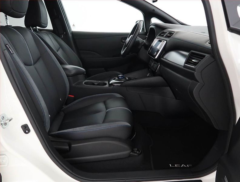 Nissan Leaf (2020) 62 kWh, SoH 87% - fotka 9 z 28