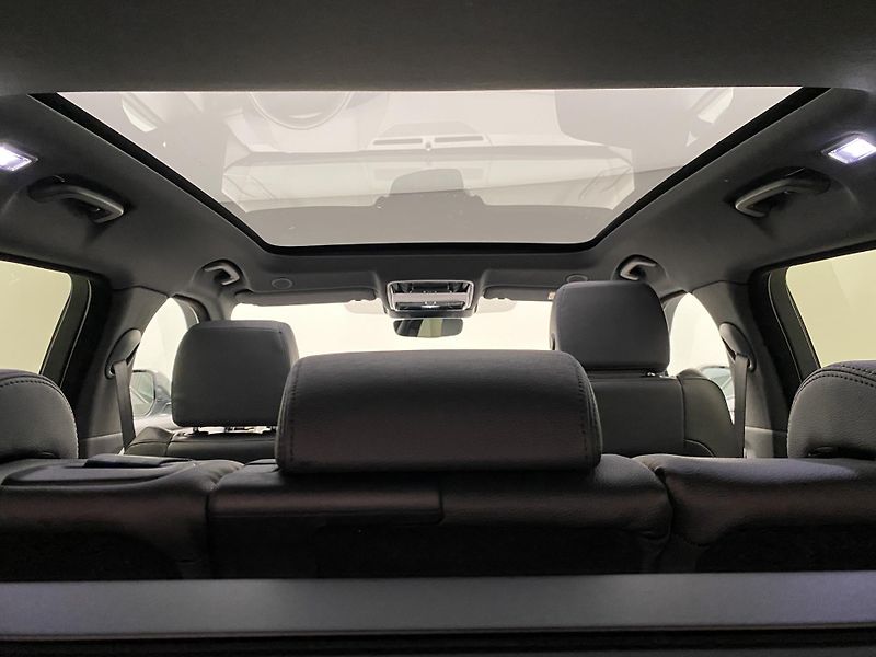 Land Rover Range Rover Velar D300 Dynamic SE REZERVACE - fotka 20 z 61