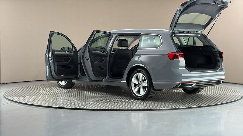 Volkswagen Passat 2.0 TDI DSG 4MOTION Elegance V - fotka 7 z 27
