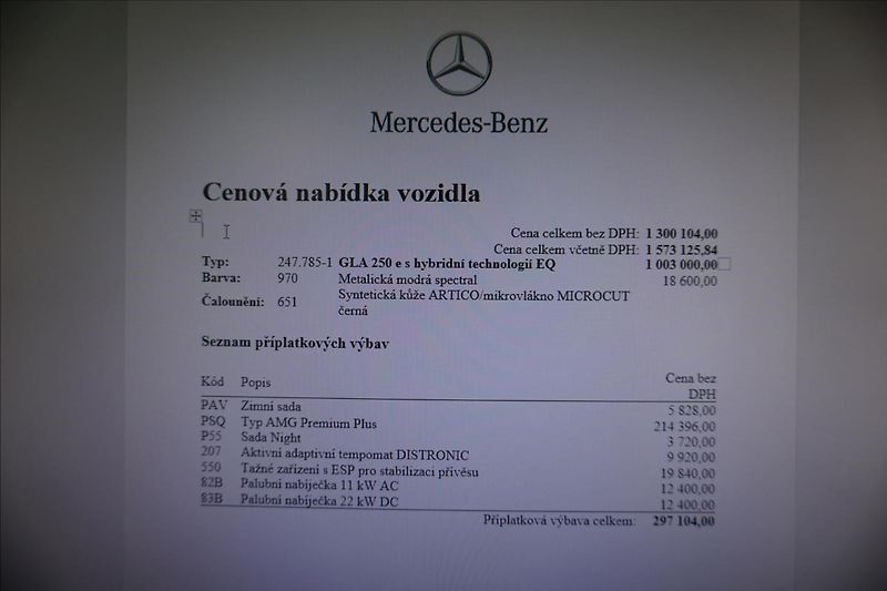 Mercedes-Benz GLA 1,3 250e,Premium Plus,AMG,CZ - fotka 26 z 26