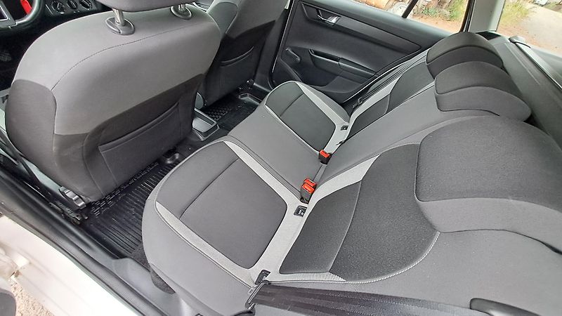 Škoda Fabia 1.0 TSI70 Ambiente+ - fotka 13 z 27