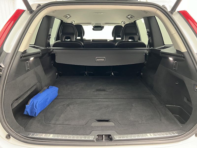 Volvo XC90 D5 AWD MOMENTUM CZ - fotka 5 z 33