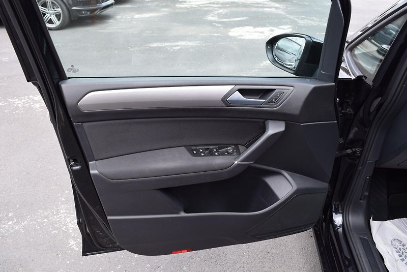 Volkswagen Touran (2017) 1.4TSI 110kw CLBMT TAŽ NAV APP - fotka 18 z 50