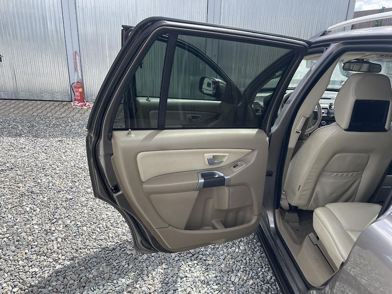 Volvo XC90 2.5TDi D5 200PS AWD R-DESIGN!! - fotka 108 z 180
