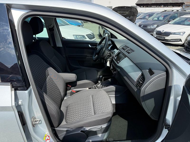 Škoda Fabia 1.0 MPI DRIVE - fotka 10 z 13