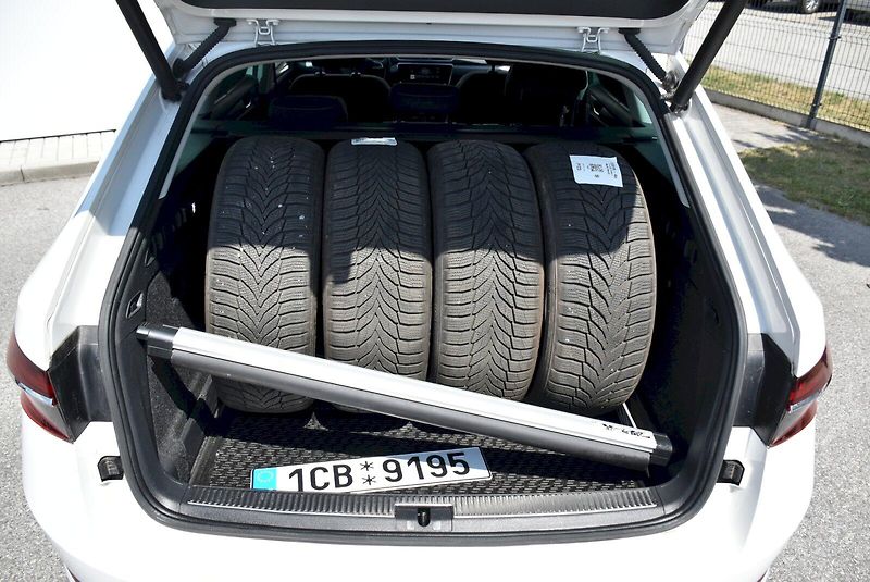 Škoda Superb (2019) Style 2.0 TDI 140kW DSG - fotka 27 z 34