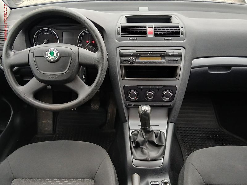 Škoda Octavia (2011) 1.6i, 2.maj,ČR - fotka 8 z 15