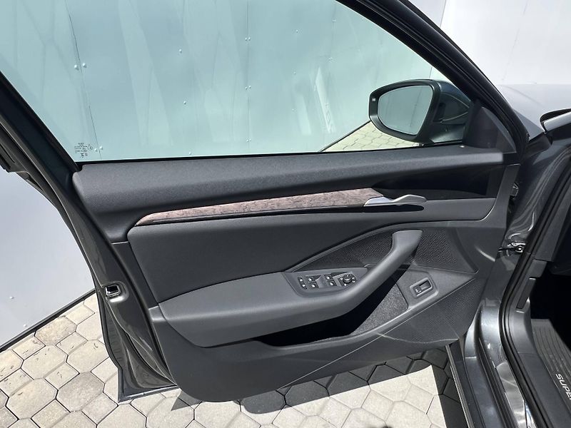 Škoda Superb (2026) L&K 7DSG 2,0TDI - fotka 18 z 23