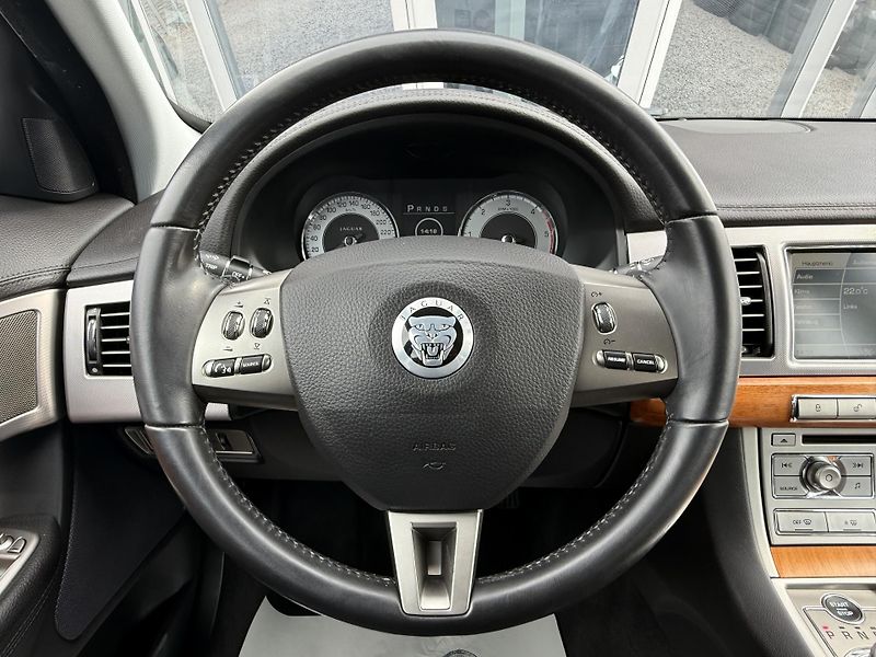 Jaguar XF 3,0 V6 Diesel Lux Automat - fotka 28 z 40
