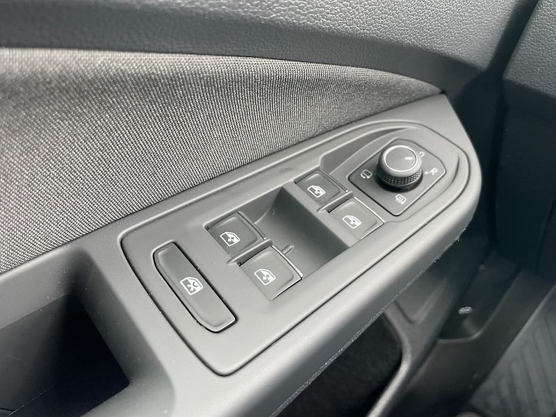 Volkswagen Golf (2021) Com. VIII 2.0TDi STYLE! ČR+1.m - fotka 24 z 38