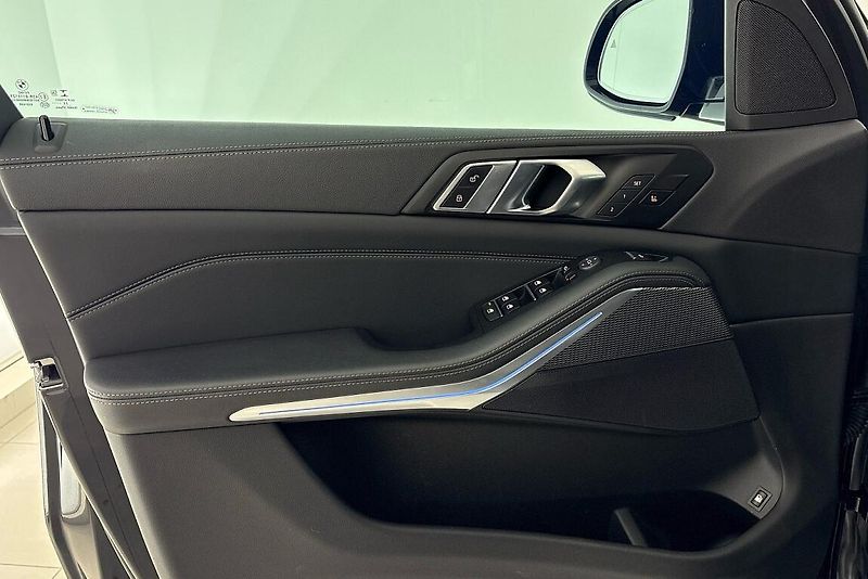 BMW X5 xDrive45e - fotka 18 z 28