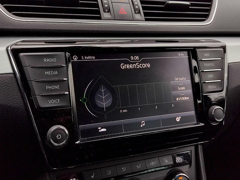 Škoda Superb (2015) Combi Ambition Business  2,0 T - fotka 15 z 36
