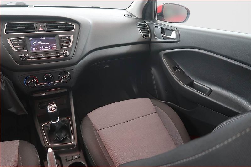Hyundai i20 (2019) 1.2, Serv.kniha - fotka 8 z 16