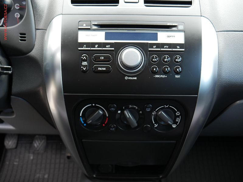 Suzuki SX4 (2008) 1.9DDiS 4x4, ČR, AC, park - fotka 11 z 18