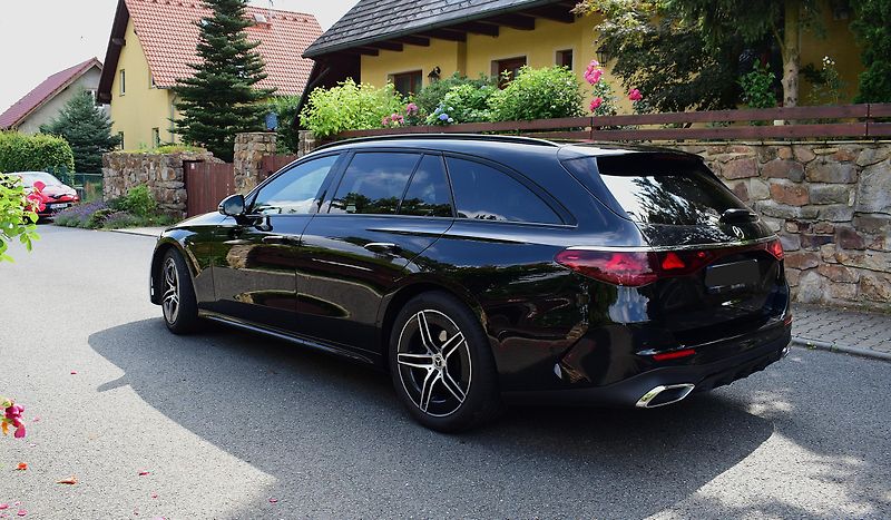 Mercedes-Benz Třídy E (2024) E220d, AMG paket, nízký nájezd - fotka 6 z 16