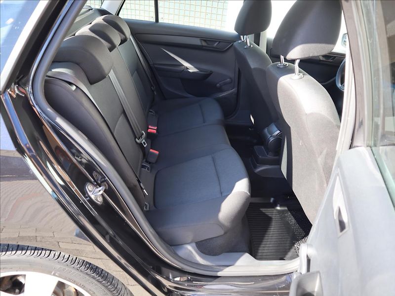 Škoda Fabia 1,2   TSi 66kW ParkPilot Klima - fotka 23 z 30