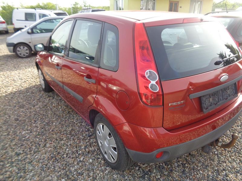 Ford Fiesta 1,3 - fotka 8 z 12