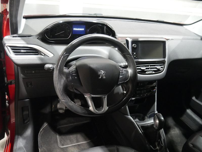 Peugeot 208 (2014) 1.6 VTi, Allure - fotka 8 z 15