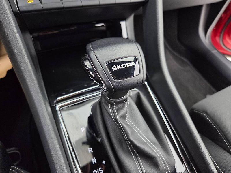 Škoda Karoq Sportline 1.5 TSI DSG tažné - fotka 32 z 45