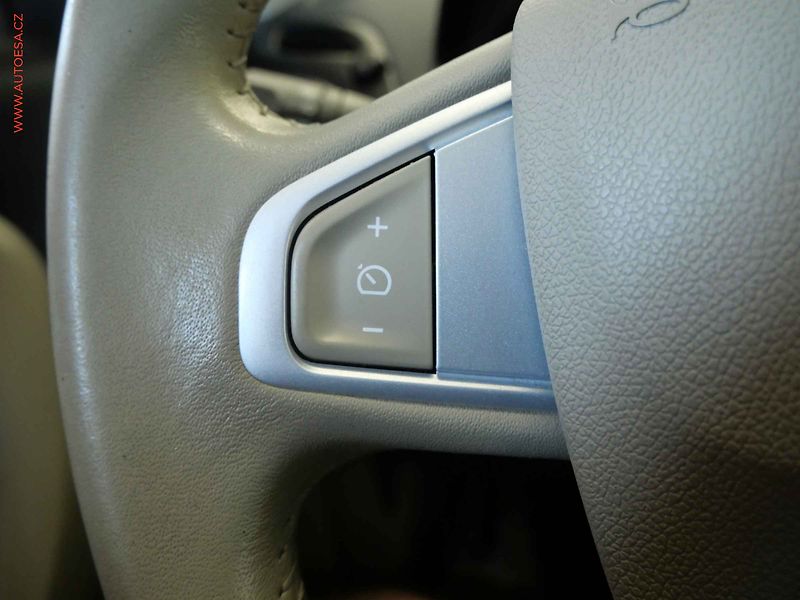 Renault Fluence (2012) 1.6i, 2.maj,ČR, Klima, temp - fotka 15 z 22