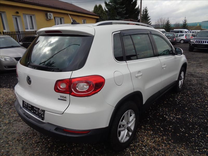 Volkswagen Tiguan 2,0 - fotka 7 z 17