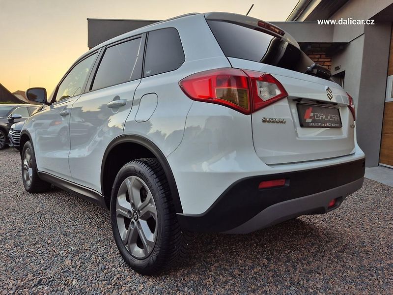 Suzuki Vitara (2016) 1.6VVT 88KW Automat COMFORT - fotka 9 z 52