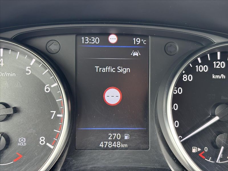 Nissan Qashqai 1,3 i Acenta 1.ČR VÝHŘEV KAMER - fotka 36 z 42