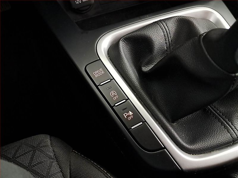 Kia Ceed (2022) 1.6 CRDi, Serv.kniha, Navi - fotka 17 z 21