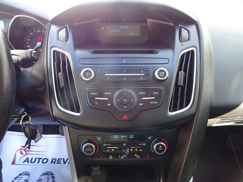 Ford Focus (2015) 1.0i,92kW,71tkm,klima,ALU - fotka 12 z 22