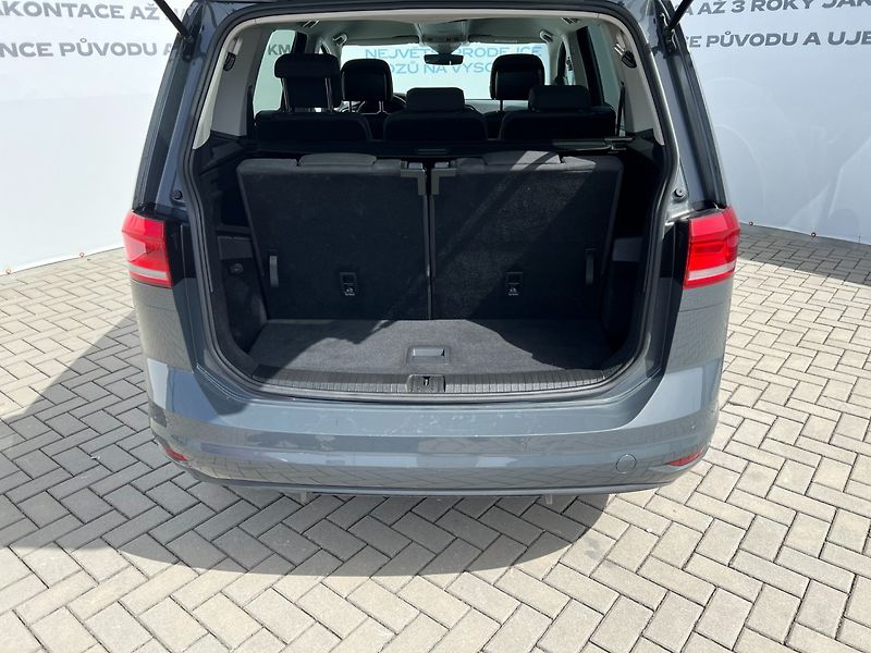 Volkswagen Touran (2023) 1.5TSi 110kW DSG! 7-míst! Navi - fotka 9 z 37