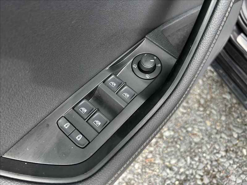 Škoda Superb 2,0 TDi DPH  360° Travel Asist - fotka 12 z 50