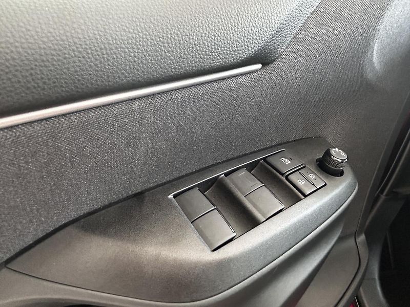 Mazda 2 Hybrid (2024) 1,5 AT Centre-line - fotka 15 z 15