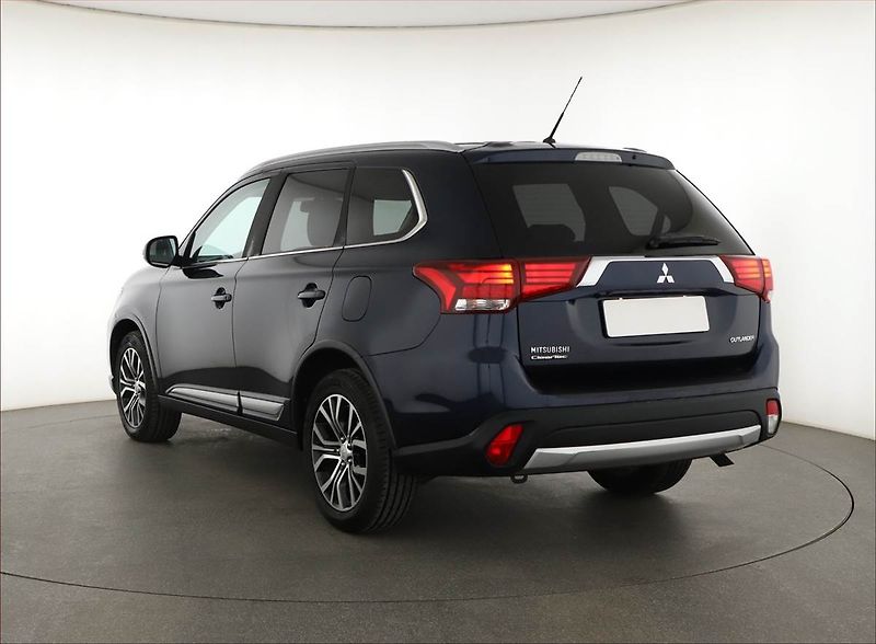 Mitsubishi Outlander (2017) 2.2 DI-D, 7 míst, Tempomat - fotka 4 z 14