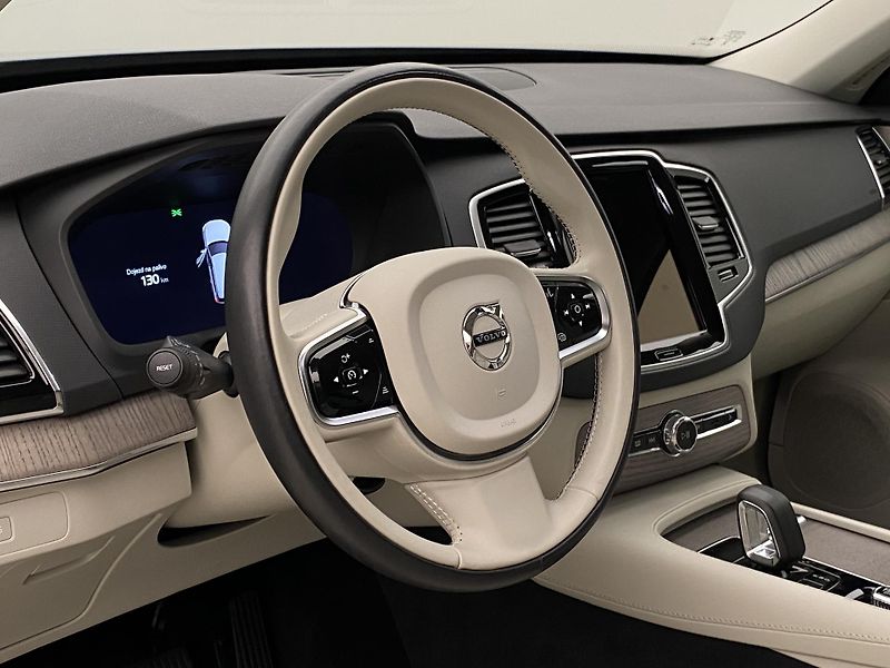 Volvo XC90 B5 AWD CORE AUT CZ - fotka 19 z 58