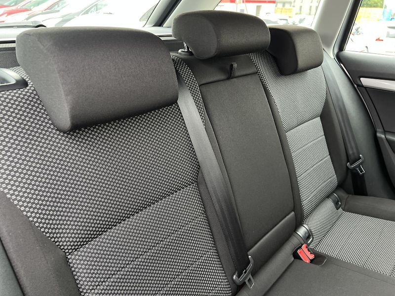 Škoda Octavia 1.6TDi 81kw KLIMA TEMPOMAT ALU - fotka 28 z 42