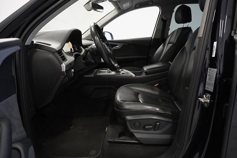 Audi Q7 3.0 TDI QUATTRO AUTOMAT - fotka 13 z 33