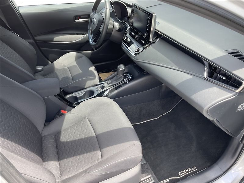 Toyota Corolla 1,8 Hybrid e-CVT Confort ČR.1. - fotka 25 z 29