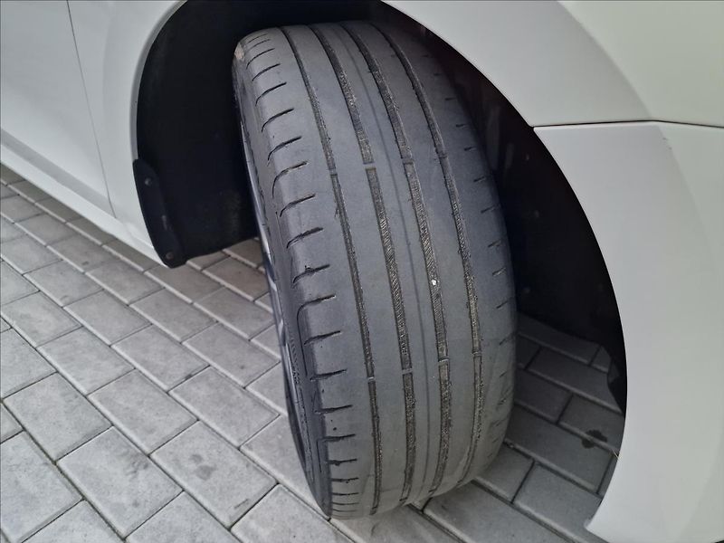 Škoda Octavia 2.0 TDI DSG Style Sport,1.Maj - fotka 46 z 49