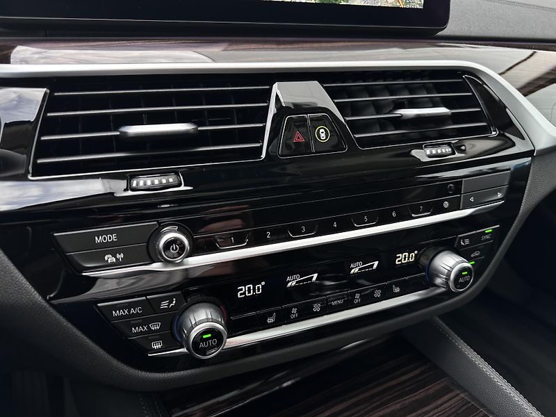 BMW Řada 5 530e xDrive Model Luxury - fotka 19 z 23