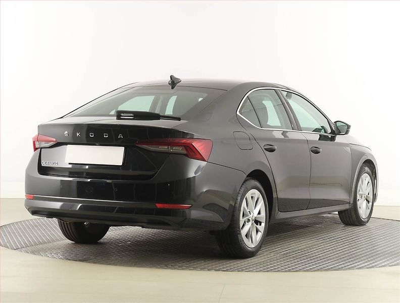 Škoda Octavia (2022) 2.0 TDI, Automat, ČR,1.maj - fotka 5 z 28