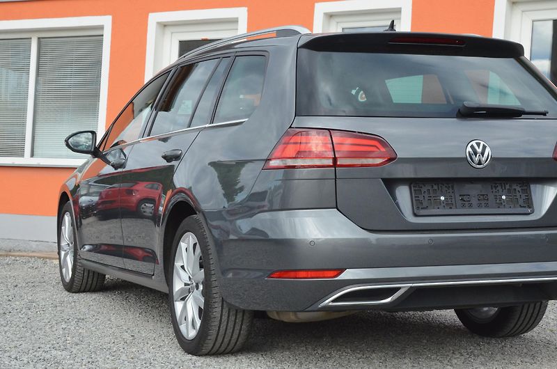 Volkswagen Golf (2017) 2.0 TDi 110kW HIGHLINE / LED - fotka 9 z 38