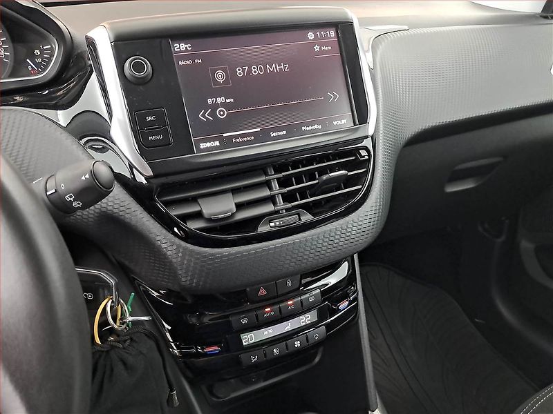 Peugeot 2008 (2017) 1.6 BlueHDi, ČR,1.maj - fotka 12 z 18