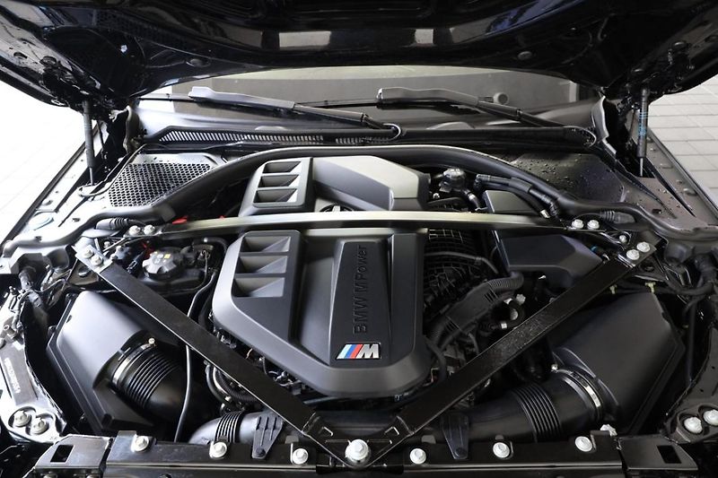BMW M4 Competition M xDrive - fotka 12 z 35