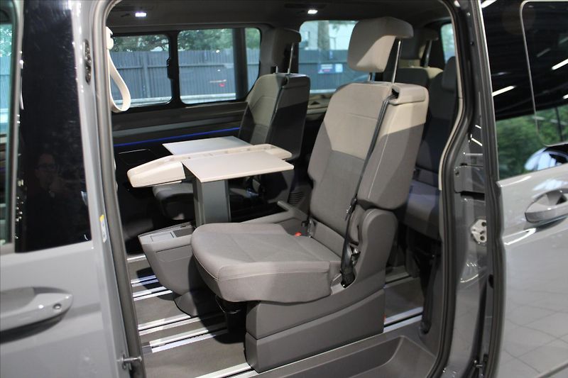 Volkswagen Multivan TDi DSG Edition ACC/NezTop/Har - fotka 27 z 32