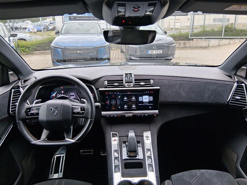 DS Automobiles DS7 Crossback PERF. LINE + E-TENSE 360k 4x4 - fotka 2 z 40