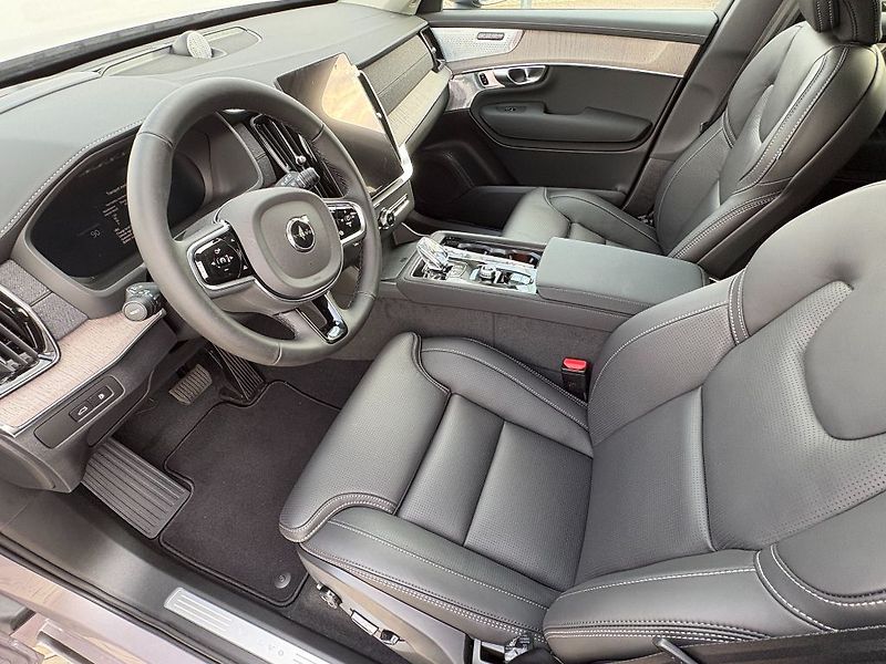 Volvo XC90 Plus Dark T8 299kW - fotka 16 z 27